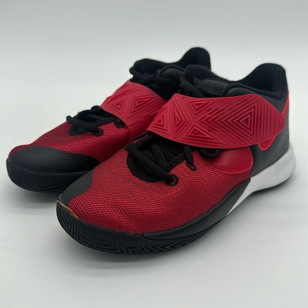 Nike Kyrie Flytrap III Basketball Black Red White BQ5621-005 Youth Size 1.5